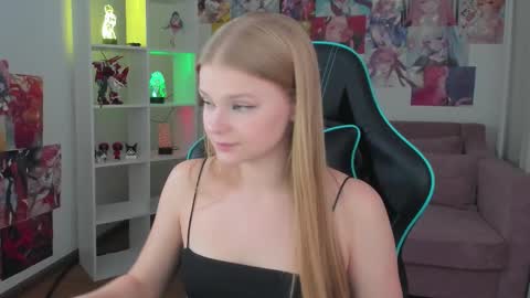 Snapshot of lilitrosen chatting on 10.03.25 lilitrosen online show from 10.03.25