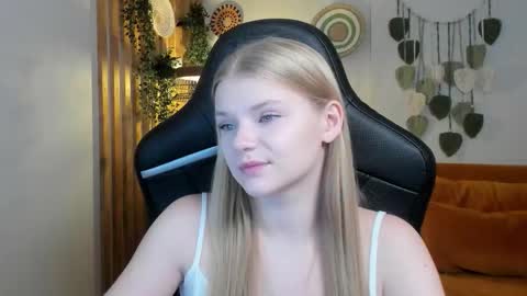 Snapshot of lilitrosen chatting on 10.10.25 lilitrosen online show from 10.10.25
