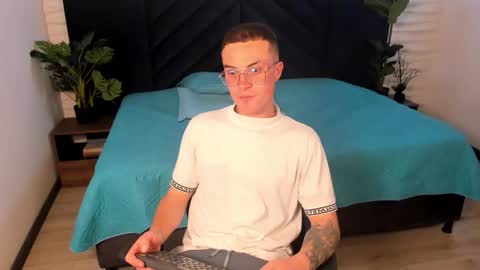 Snapshot of liljames_ chatting on 11.02.25 Lil James online show from 11.02.25