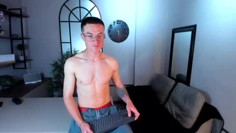 Snapshot of liljames_ chatting on 11.12.25 Lil James online show from 11.12.25