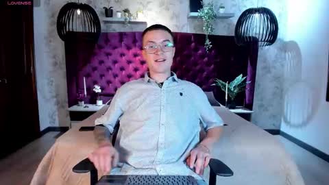 Snapshot of liljames_ chatting on 11.22.25 Lil James online show from 11.22.25