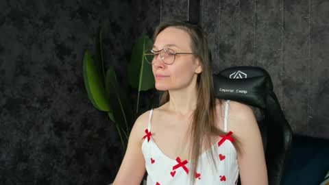 lillian_white1 online show from 04.01.26
