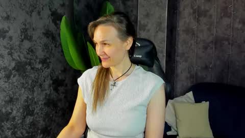 Snapshot of lillian_white1 chatting on 05.06.26 lillian_white1 online show from 05.06.26
