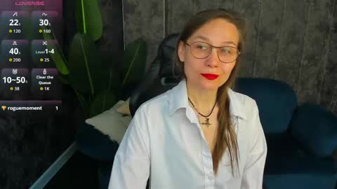 Snapshot of lillian_white1 chatting on 05.20.26 lillian_white1 online show from 05.20.26
