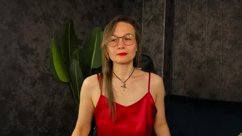Snapshot of lillian_white1 chatting on 05.30.26 lillian_white1 online show from 05.30.26