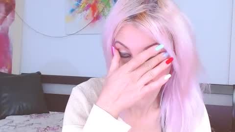 Snapshot of lillianasara chatting on 01.19.25 Lara online show from 01.19.25