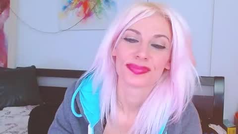 Snapshot of lillianasara chatting on 01.22.25 Lara online show from 01.22.25