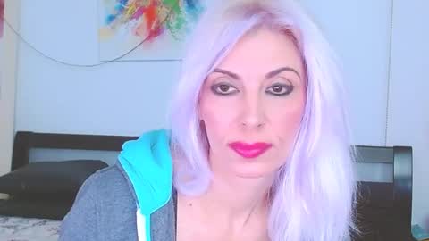 Snapshot of lillianasara chatting on 01.28.25 Lara online show from 01.28.25