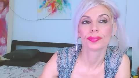 Snapshot of lillianasara chatting on 01.30.25 Lara online show from 01.30.25
