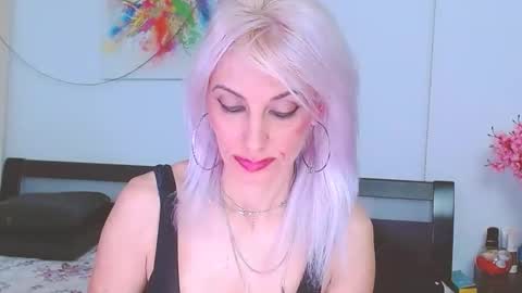 Snapshot of lillianasara chatting on 02.01.25 Lara online show from 02.01.25