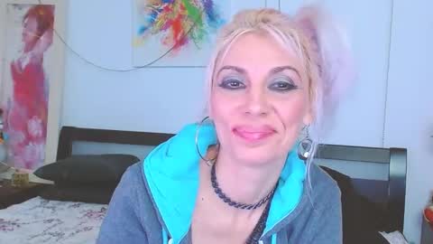 Snapshot of lillianasara chatting on 02.05.25 Lara online show from 02.05.25