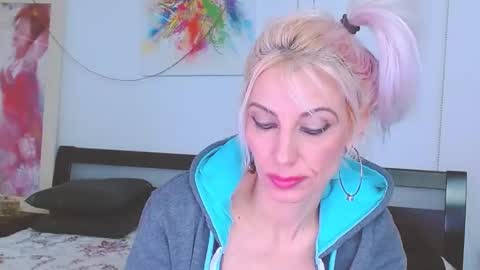 Snapshot of lillianasara chatting on 02.11.25 Lara online show from 02.11.25