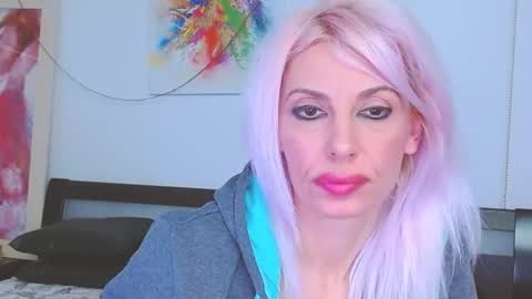 Snapshot of lillianasara chatting on 02.11.25 Lara online show from 02.11.25