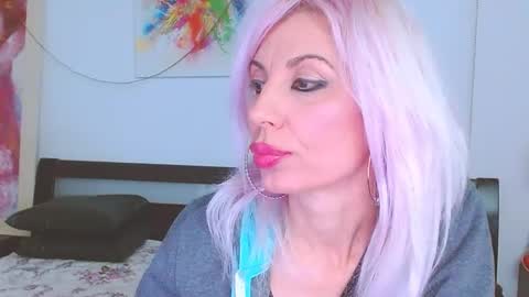 Snapshot of lillianasara chatting on 02.13.25 Lara online show from 02.13.25