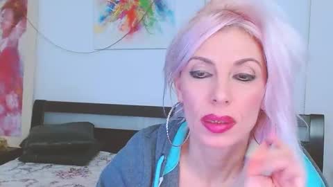 Snapshot of lillianasara chatting on 02.13.25 Lara online show from 02.13.25