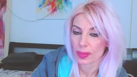 Snapshot of lillianasara chatting on 02.14.25 Lara online show from 02.14.25