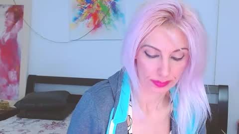 Snapshot of lillianasara chatting on 02.14.25 Lara online show from 02.14.25