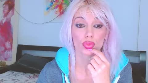 Snapshot of lillianasara chatting on 02.15.25 Lara online show from 02.15.25
