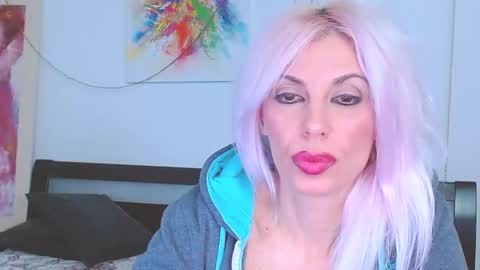 Snapshot of lillianasara chatting on 02.15.25 Lara online show from 02.15.25