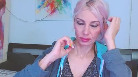 Snapshot of lillianasara chatting on 02.16.25 Lara online show from 02.16.25