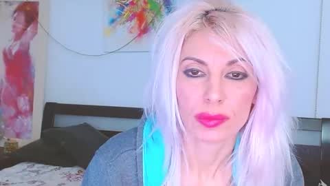 Snapshot of lillianasara chatting on 02.18.25 Lara online show from 02.18.25