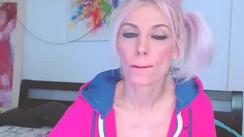 Snapshot of lillianasara chatting on 02.20.25 Lara online show from 02.20.25