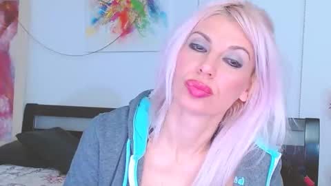 Snapshot of lillianasara chatting on 02.21.25 Lara online show from 02.21.25