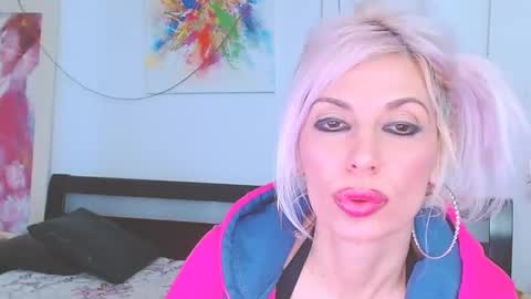 Snapshot of lillianasara chatting on 02.26.25 Lara online show from 02.26.25