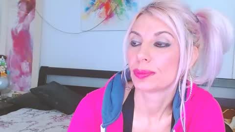 Snapshot of lillianasara chatting on 02.26.25 Lara online show from 02.26.25