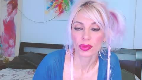 Snapshot of lillianasara chatting on 03.07.25 Lara online show from 03.07.25