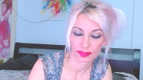 Snapshot of lillianasara chatting on 03.11.25 Lara online show from 03.11.25