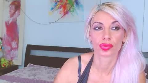 Snapshot of lillianasara chatting on 09.13.25 Lara online show from 09.13.25