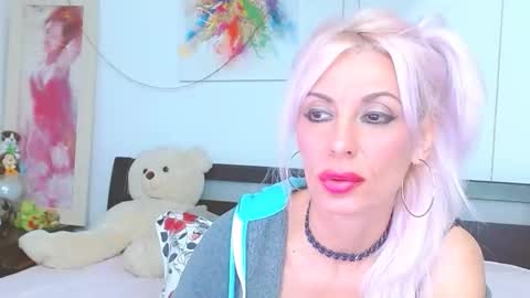 Snapshot of lillianasara chatting on 09.30.25 Lara online show from 09.30.25