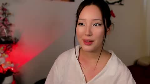 Snapshot of lillie_sun chatting on 06.24.26 lillie_sun online show from 06.24.26
