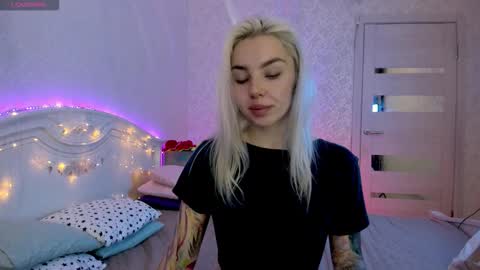 LilliMoore online show from 10.06.25