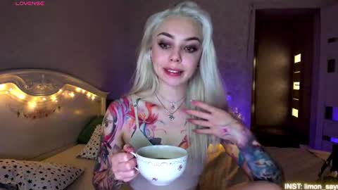 Snapshot of lillimooore chatting on 06.11.26 LilliMoore online show from 06.11.26