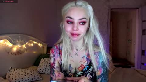 Snapshot of lillimooore chatting on 06.14.26 LilliMoore online show from 06.14.26