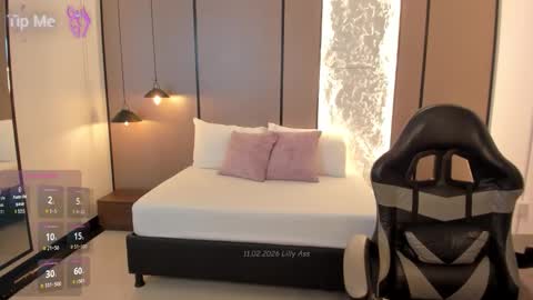 L I L L Y online show from 02.11.26