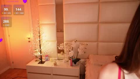 Lilly Colins online show from 03.16.26