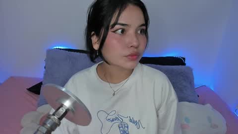 Snapshot of lilly_kinky chatting on 02.10.25 Lilly online show from 02.10.25