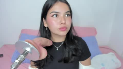 Snapshot of lilly_kinky chatting on 02.20.25 Lilly online show from 02.20.25