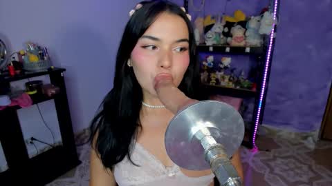 Snapshot of lilly_kinky chatting on 09.19.25 Lilly online show from 09.19.25