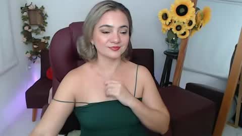Snapshot of lilly_milf chatting on 06.08.26 Lilly online show from 06.08.26