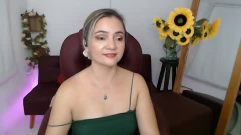 Snapshot of lilly_milf chatting on 07.20.26 Lilly online show from 07.20.26
