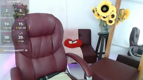 Snapshot of lilly_milf chatting on 07.28.26 Lilly online show from 07.28.26