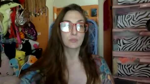 Snapshot of lillylushabae chatting on 03.05.26 hi guys im back on here 3 online show from 03.05.26