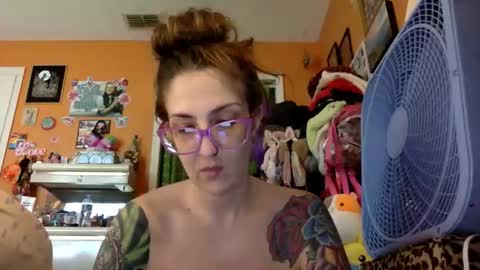 Snapshot of lillylushabae chatting on 05.21.26 hi guys im back on here 3 online show from 05.21.26