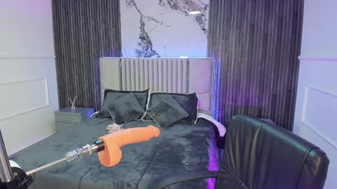 Lilly Ortiz online show from 02.15.25