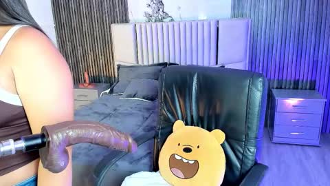 Lilly Ortiz online show from 09.11.25