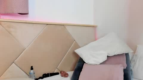 Snapshot of liloukatt chatting on 01.12.25 Lilou online show from 01.12.25